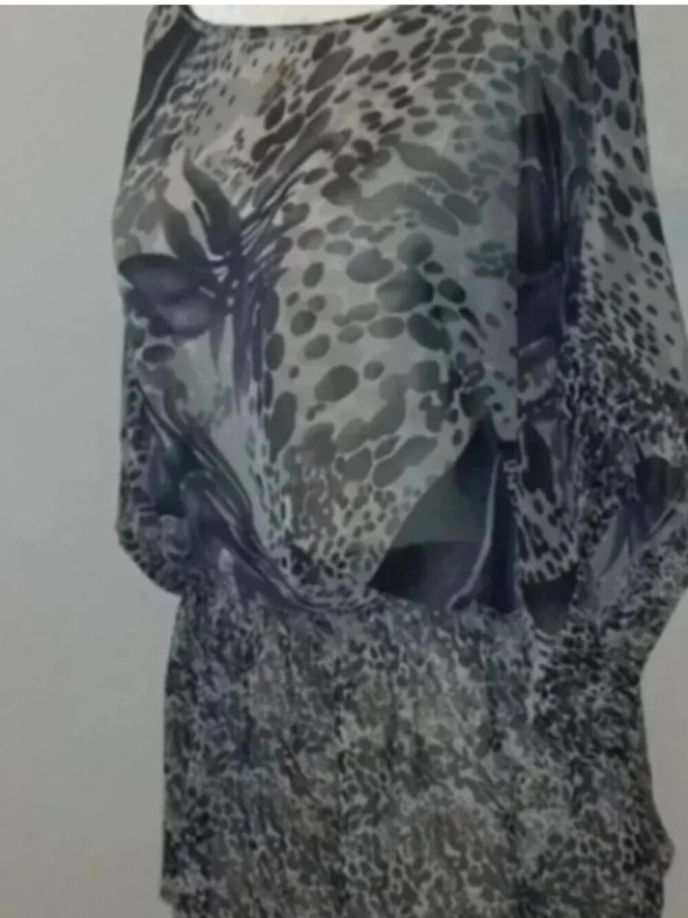 Miley Cyrus Max Azria Printed Blouse - Picture 2 of 5